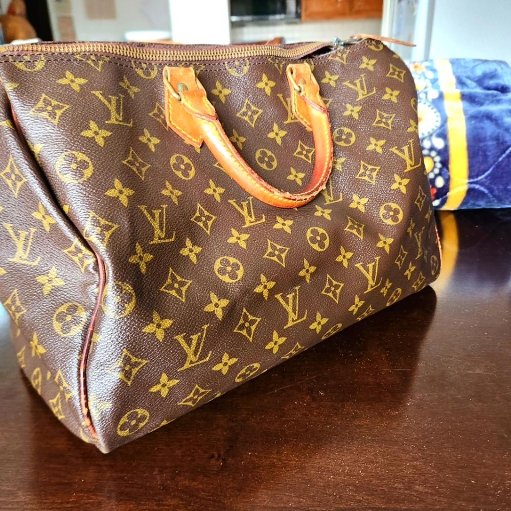 SOLD Louis Vuitton speedy 35